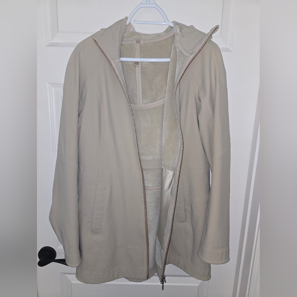 Lululemon RepelShell Rain Jacket Waterproof Fleecy Lining Size 10, Color Trench